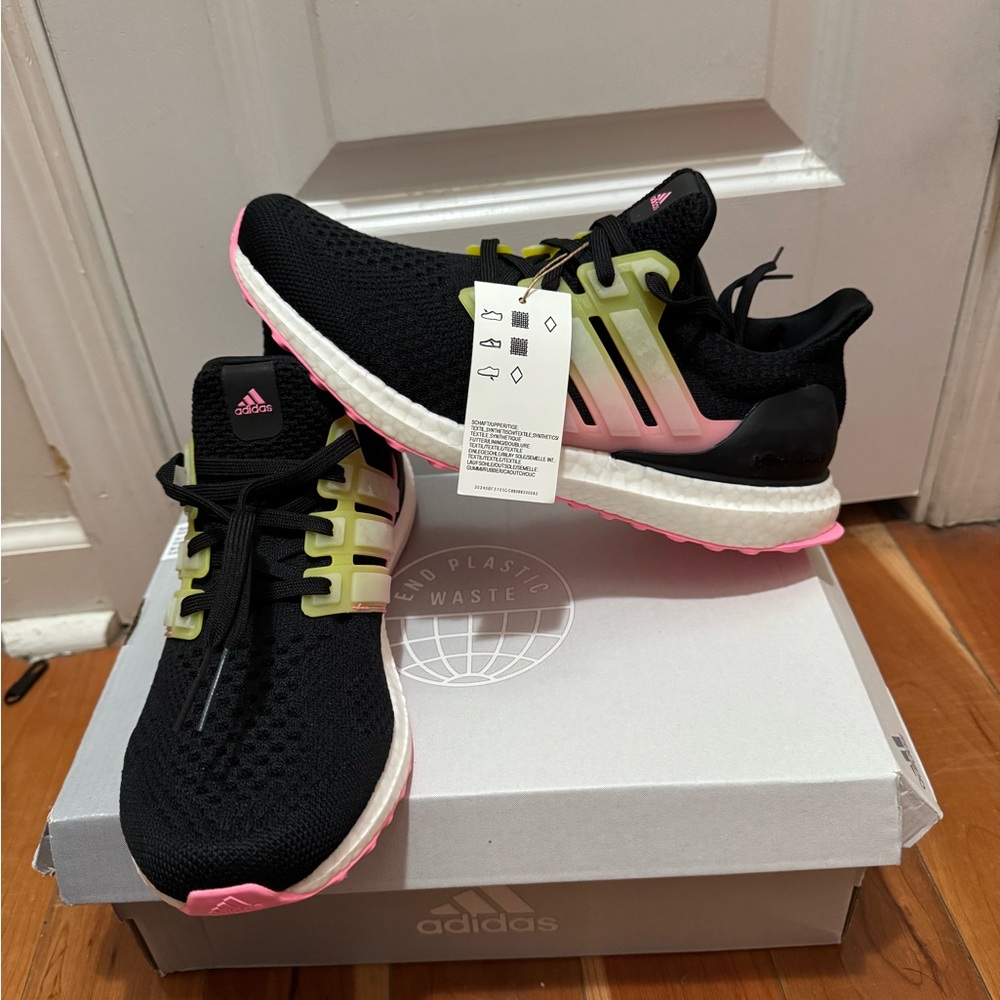 Adidas Women's UltraBoost 5.0 DNA 'Black Beam Pink' sneakers size 8.5 NWT - Picture 2 of 4